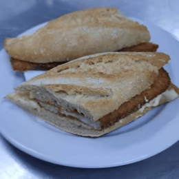 Bocadillo de escalopa de pollo